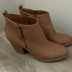 Brown boots - size 8